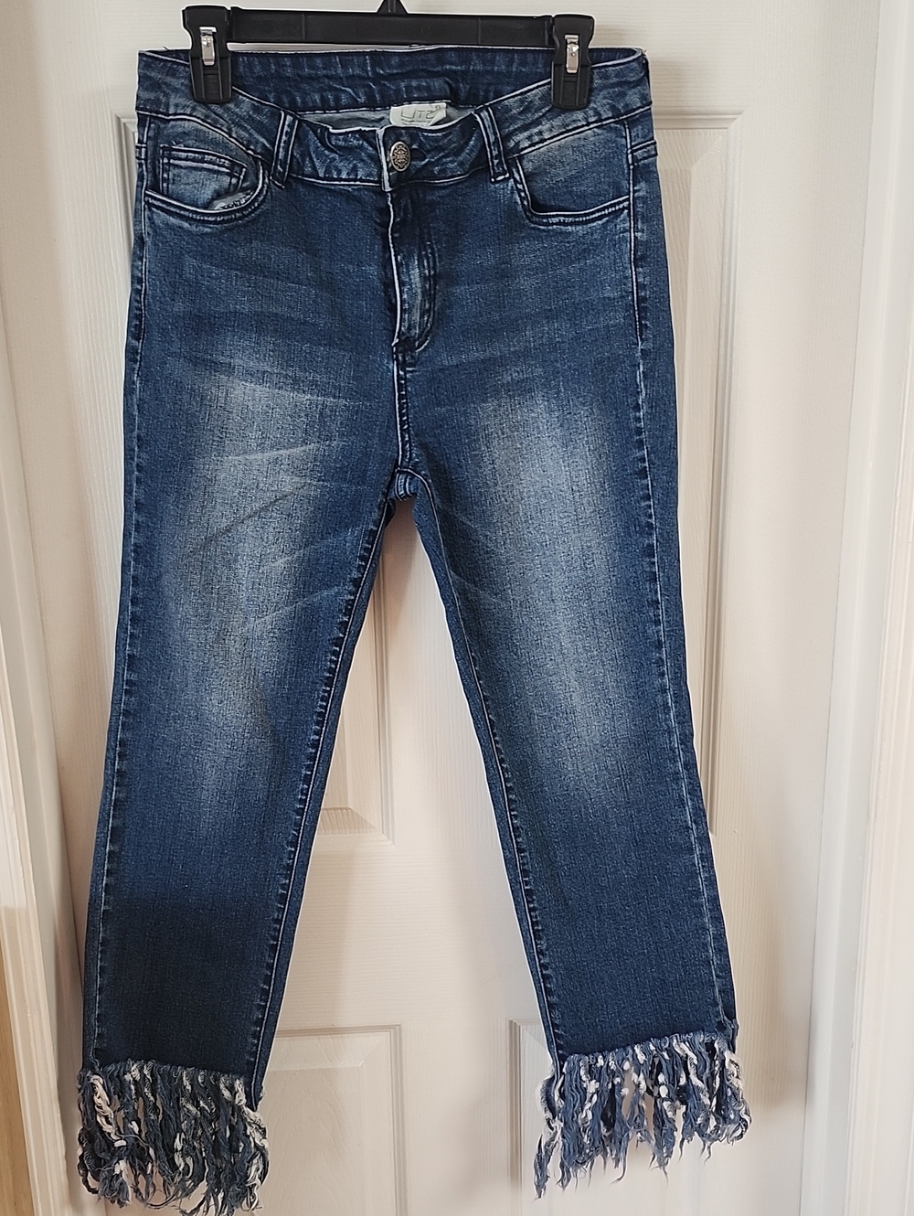 Women's Dark Blue Frayed Hem Cropped Jeans